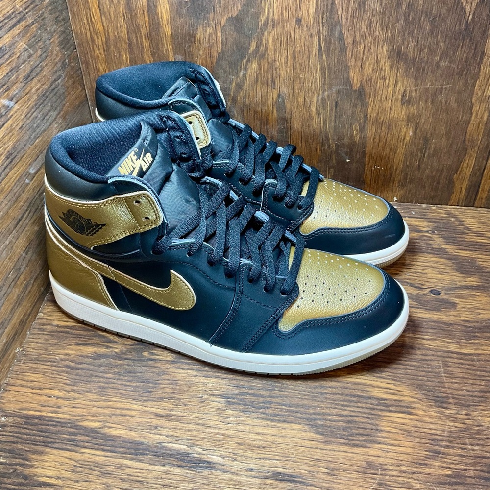 BRAND NEW!!  $180 MSRP - Air Jordan 1 Retro OG High Black Metallic GOLD Mens 11